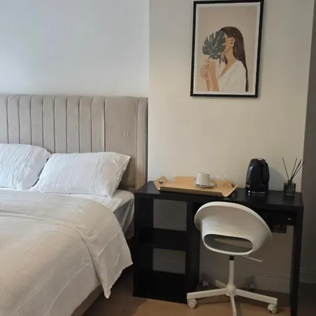 King With En-suite Bathroom * Dublin